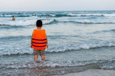 Figure 22: What is a SOLAS Life Vest? Figure 22: What is a SOLAS Life Vest?